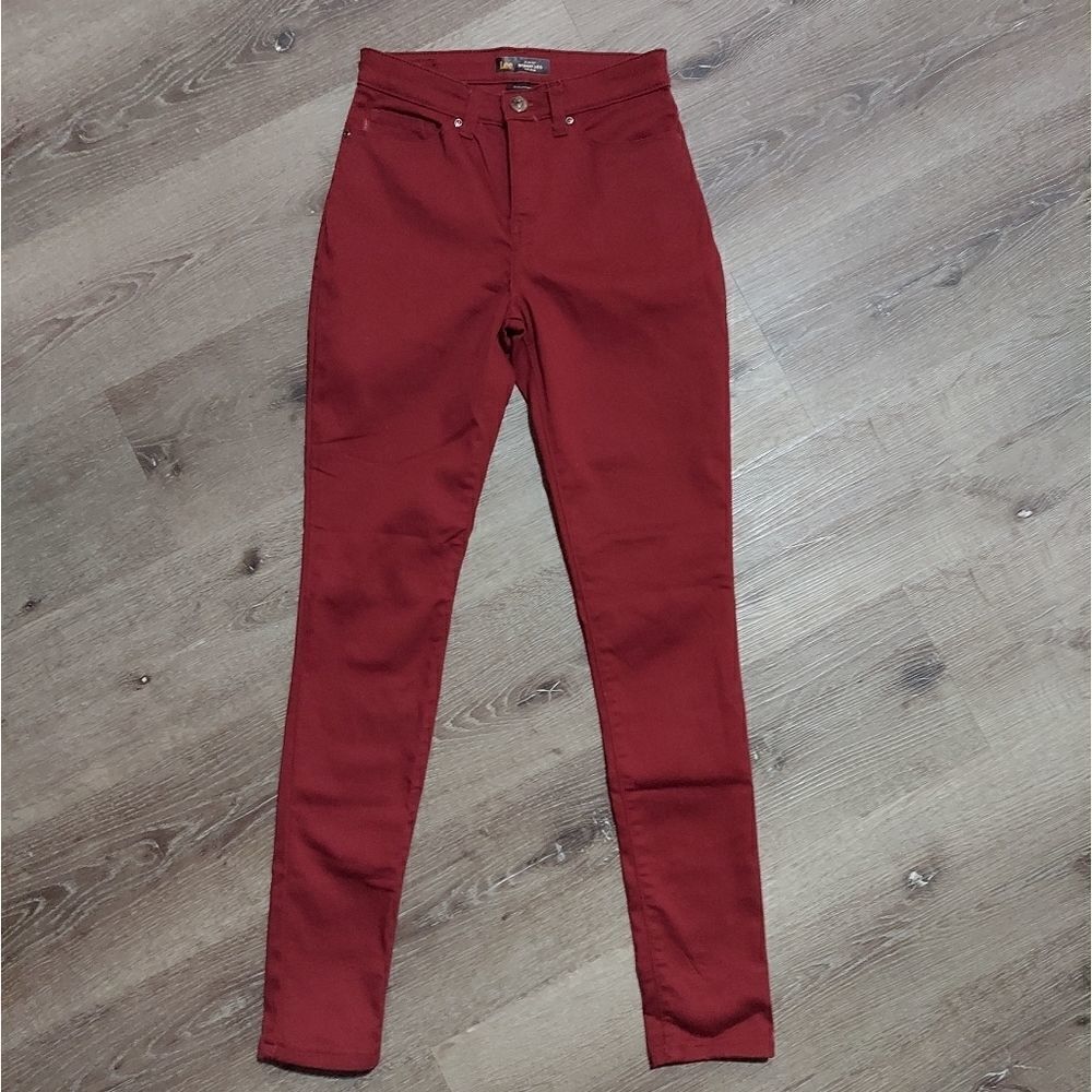 Lee Women’s Sculpting Slim Fit Skinny Leg Mid Rise Jean Burgundy Size 25